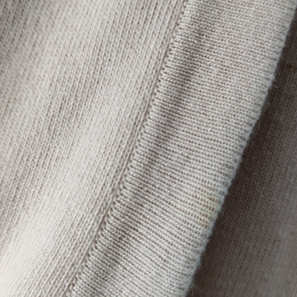 CHANEL 100% Cashmere - Picture 10 of 11